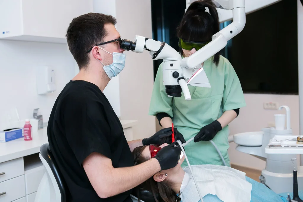 Importanta microscopului in stomatologia moderna